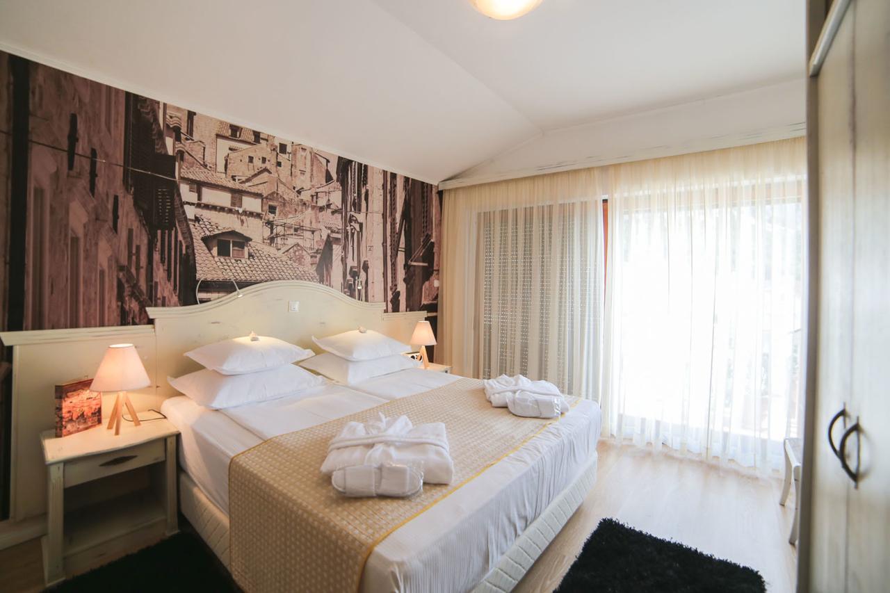 Superior Suite with Balcony and Sea View